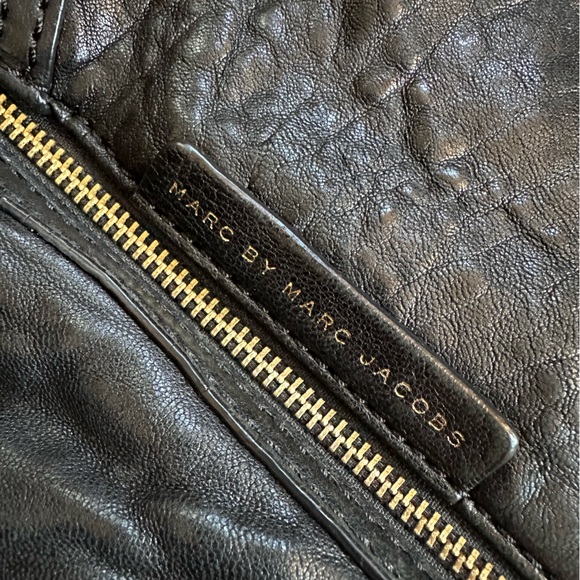 Marc Jacobs black Leola leather hobo bag w/ gold decorative zippers - Picture 9 of 16